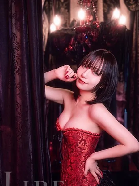 霧島ゆい - 写真1枚目
