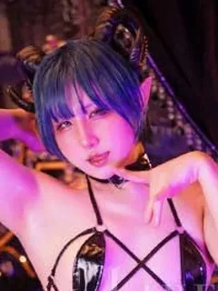 梅田風俗- 水月れおな(23歳)(T:165cm,T:165cm,B:96cm(Cカップ),W:76cm,H:105cm) - 写真