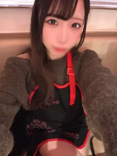  らな(18歳)(T:155cm,T:155cm,B:84cm(Dカップ),W:56cm,H:83cm) - 写真