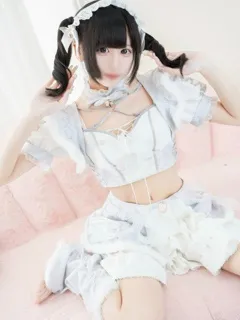  るの(18歳)(T:156cm,T:156cm,B:83cm(Cカップ),W:55cm,H:83cm) - 写真