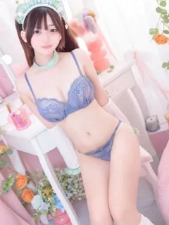  るる(18歳)(T:152cm,T:152cm,B:85cm(Eカップ),W:55cm,H:84cm) - 写真
