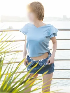 洗練の美貌と、溢れ出す母性的なエロス きよ(51歳)北九州熟女倶楽部　五十路() - 写真