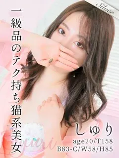 癒し要素満載の猫系美女 しゅり(20歳) - 写真